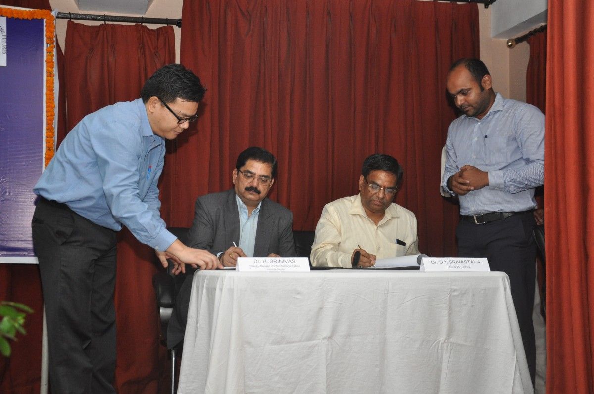 SigningMoUwithTISSGuwahatiinpresenceofShriSantoshGangwarHonbleUnionMinisterforLabourEmploymment