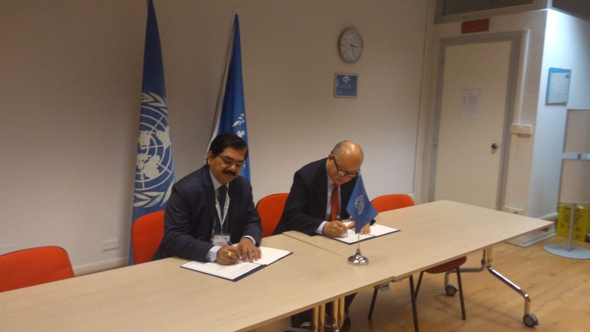 Dr Srinivas and Yanguo Liu signing the MoU between VVGNLI & ITC-ILO